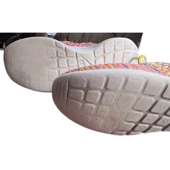 Nike Women's Roshe One Flyknit Red & Orange Athletic Shoes -‎ Size 6.5 - Picture 7 of 7